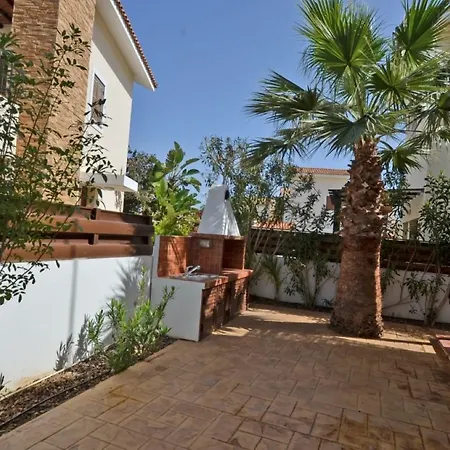 Amara - 3 Bed With Shared Pool Idyllic Ayia Thekla Villa *